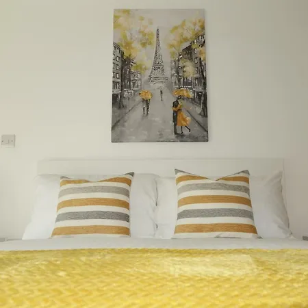 Aire Penthouse Leeds 2 Bed 2 Bath